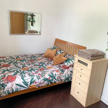 Room In Stratford With Private Bathroom And Parking 런던 외부 사진