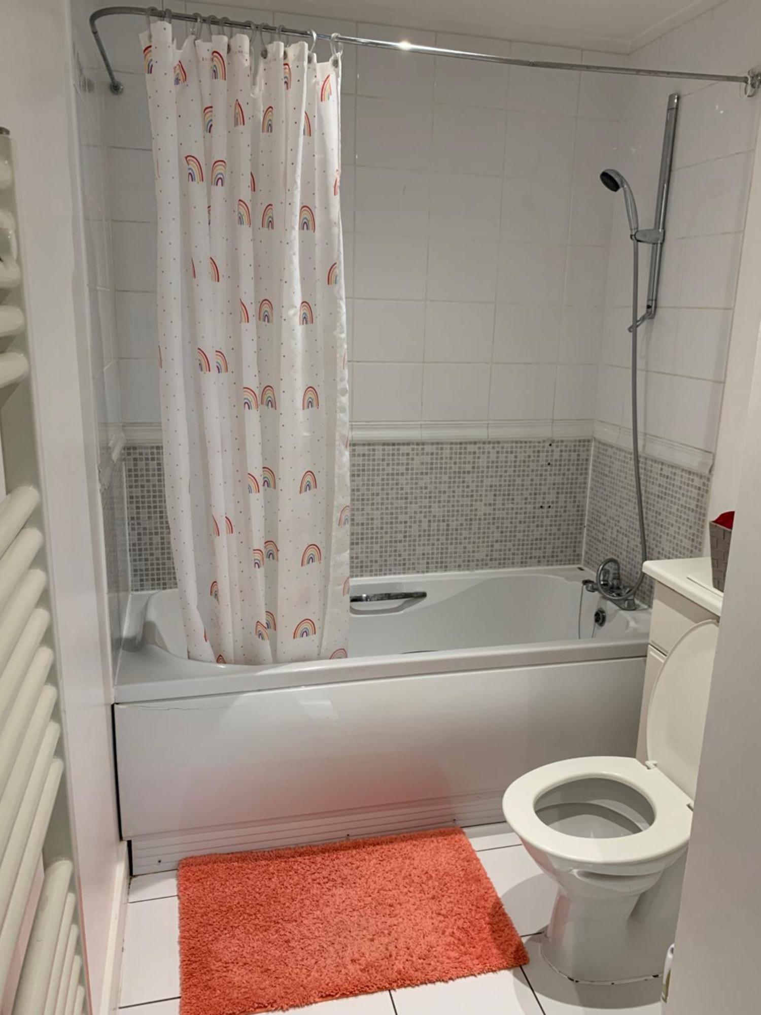 Room In Stratford With Private Bathroom And Parking 런던 외부 사진