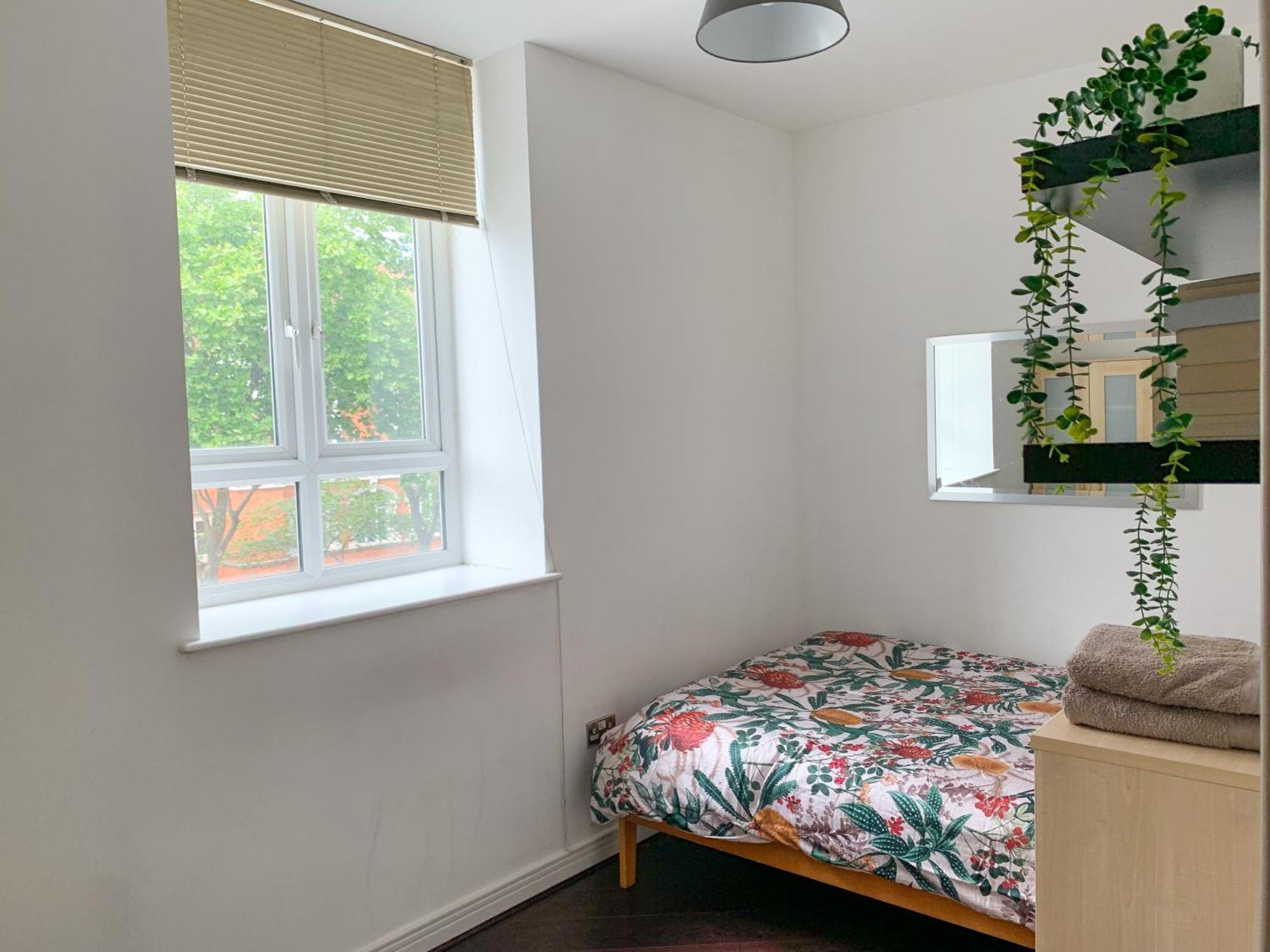 Room In Stratford With Private Bathroom And Parking 런던 외부 사진